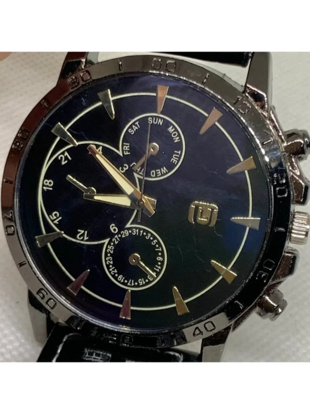 Men’s black tone quartz analog watch 46mm black leather band running